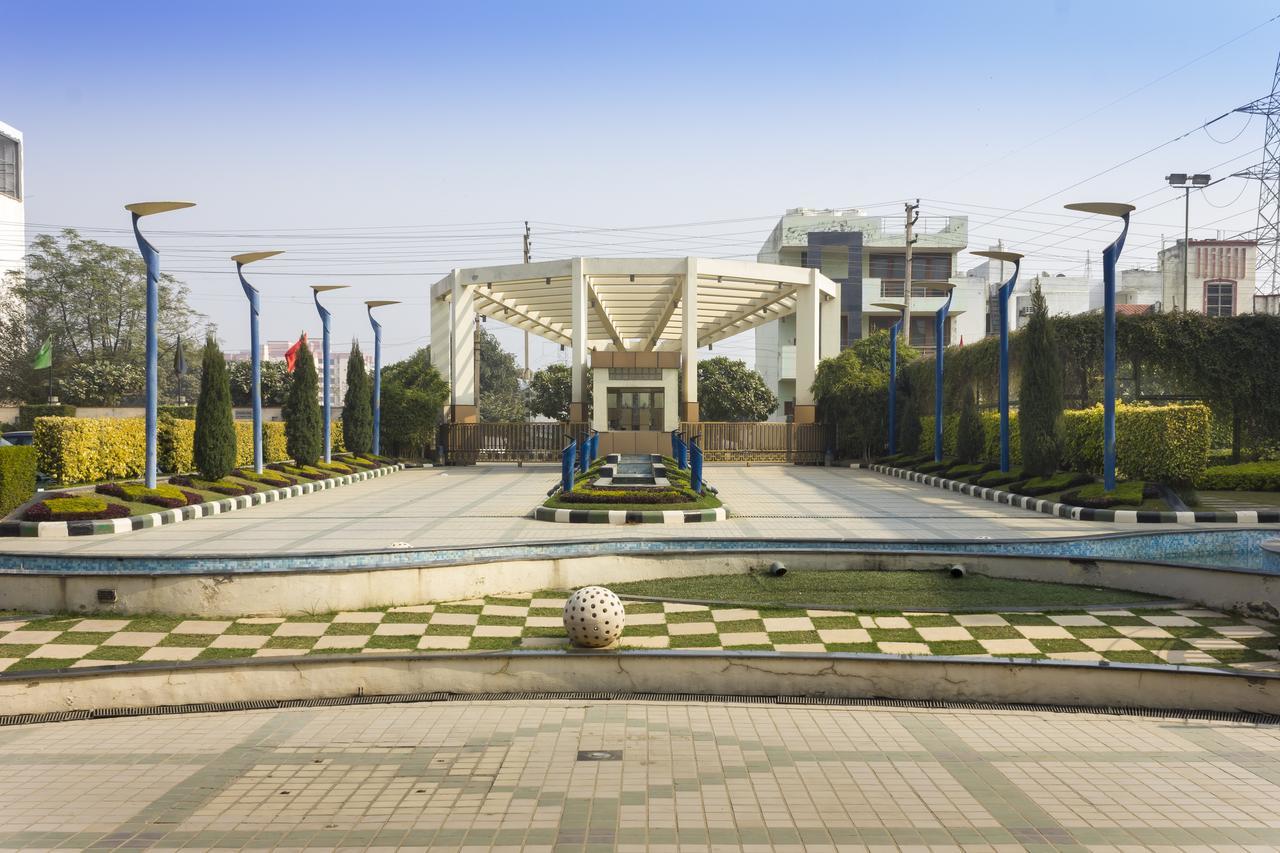 Club Florence Gurgaon Esterno foto
